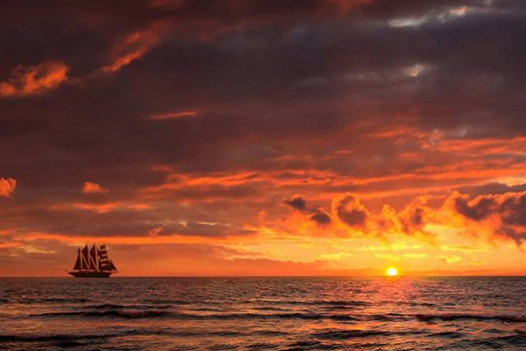 Sonnenuntergang über dem Meer.